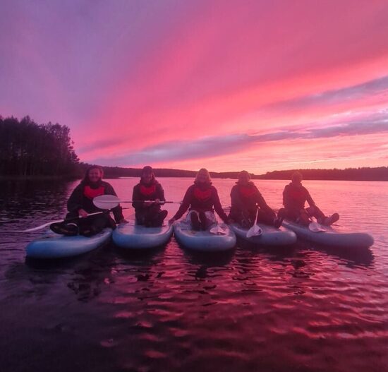 SUP retk Soodla peidetud saartel - Päikeseloojangu värvidemäng, veepeegeldused ja saareelanikud koprad